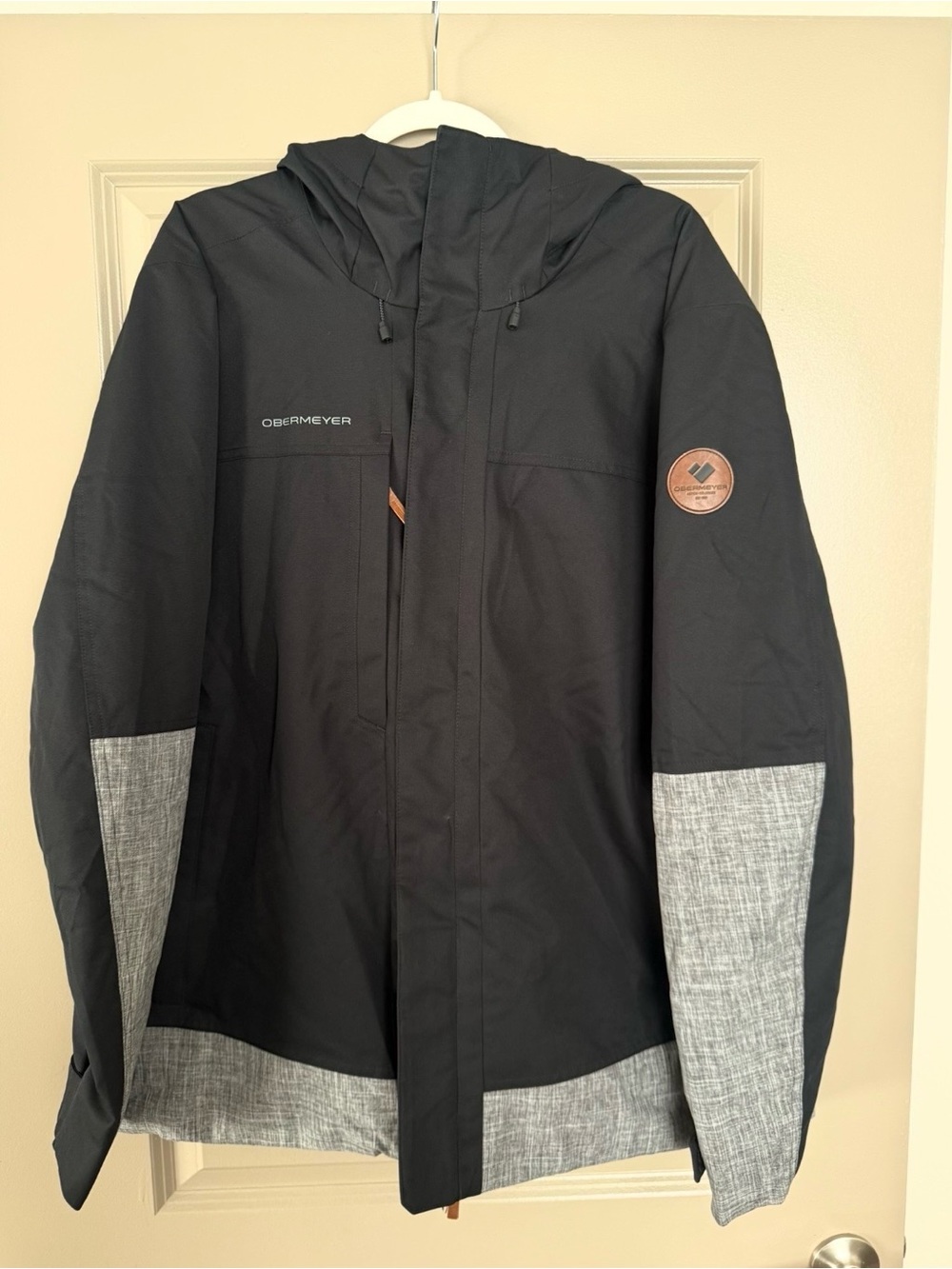 Obermeyer Men's Black Jacket with Gray Sleeve and Hem Panels